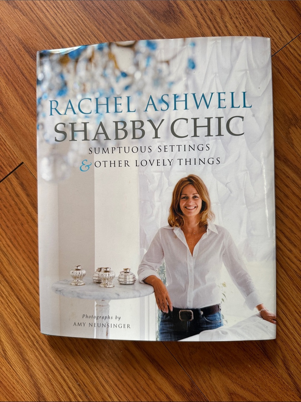 Rachel Ashwell Shabby Chic sumptuous settings decor - White Cover